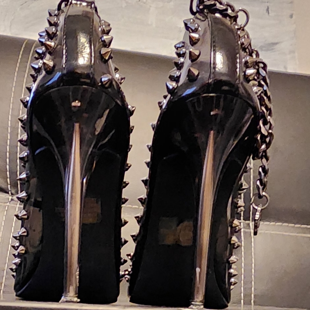 Unapologetically Ruthless-Spiked Stilettos - Picture 2 of 3